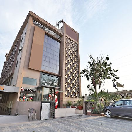 Oyo 13253 The Grand Vinayak Hotel Ahmadábád Exteriér fotografie