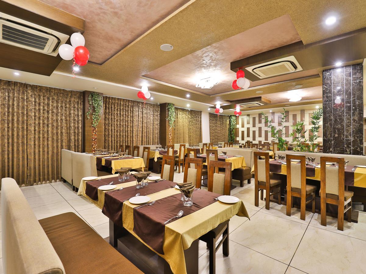 Oyo 13253 The Grand Vinayak Hotel Ahmadábád Exteriér fotografie